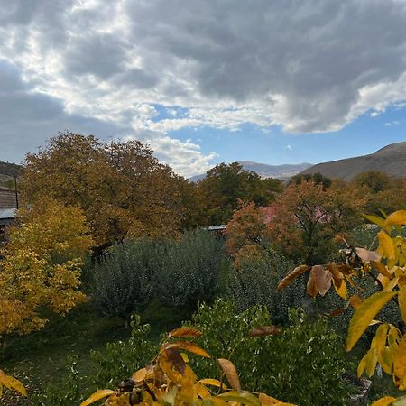 Zove Rural Cottage With Garden Views K'arashamb Luaran gambar