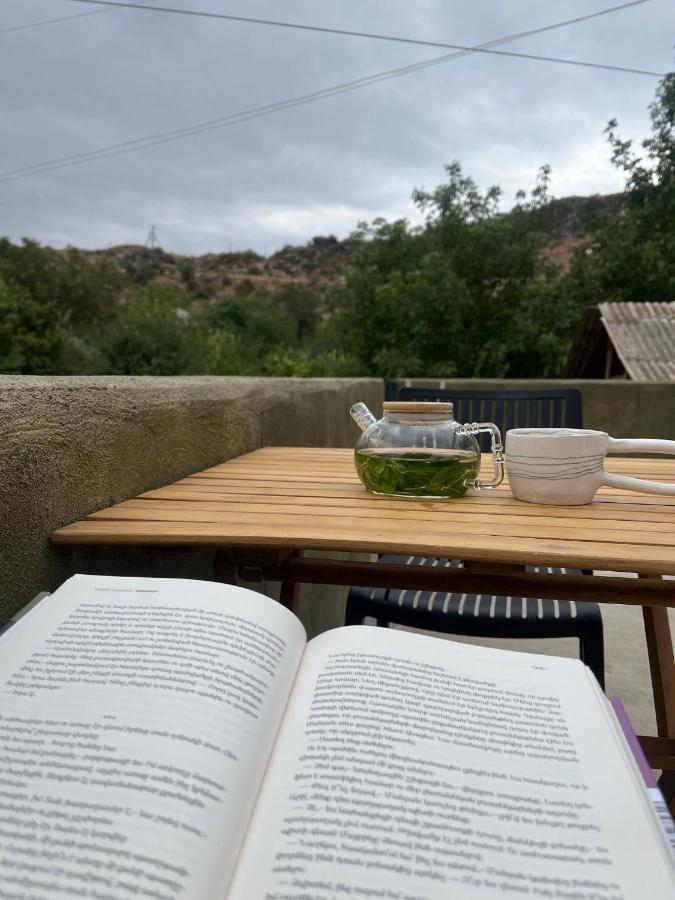 Zove Rural Cottage With Garden Views K'arashamb Luaran gambar