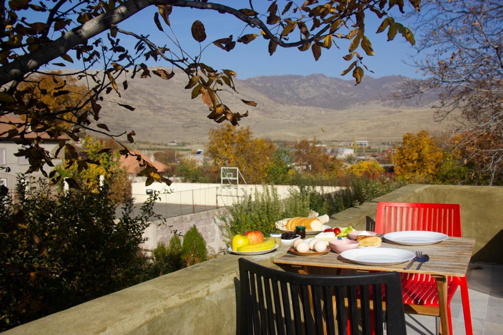 Zove Rural Cottage With Garden Views K'arashamb Luaran gambar