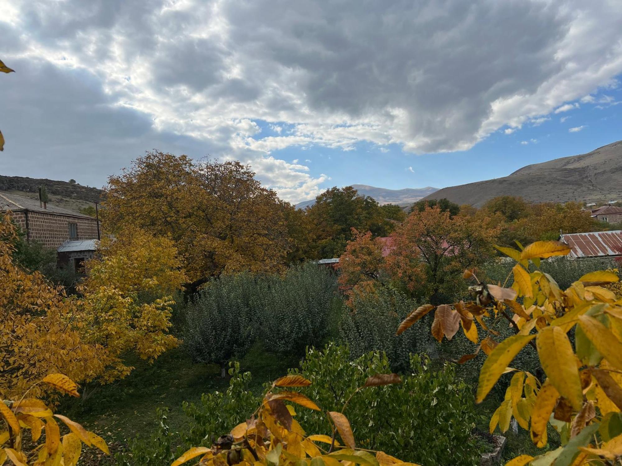 Zove Rural Cottage With Garden Views K'arashamb Luaran gambar