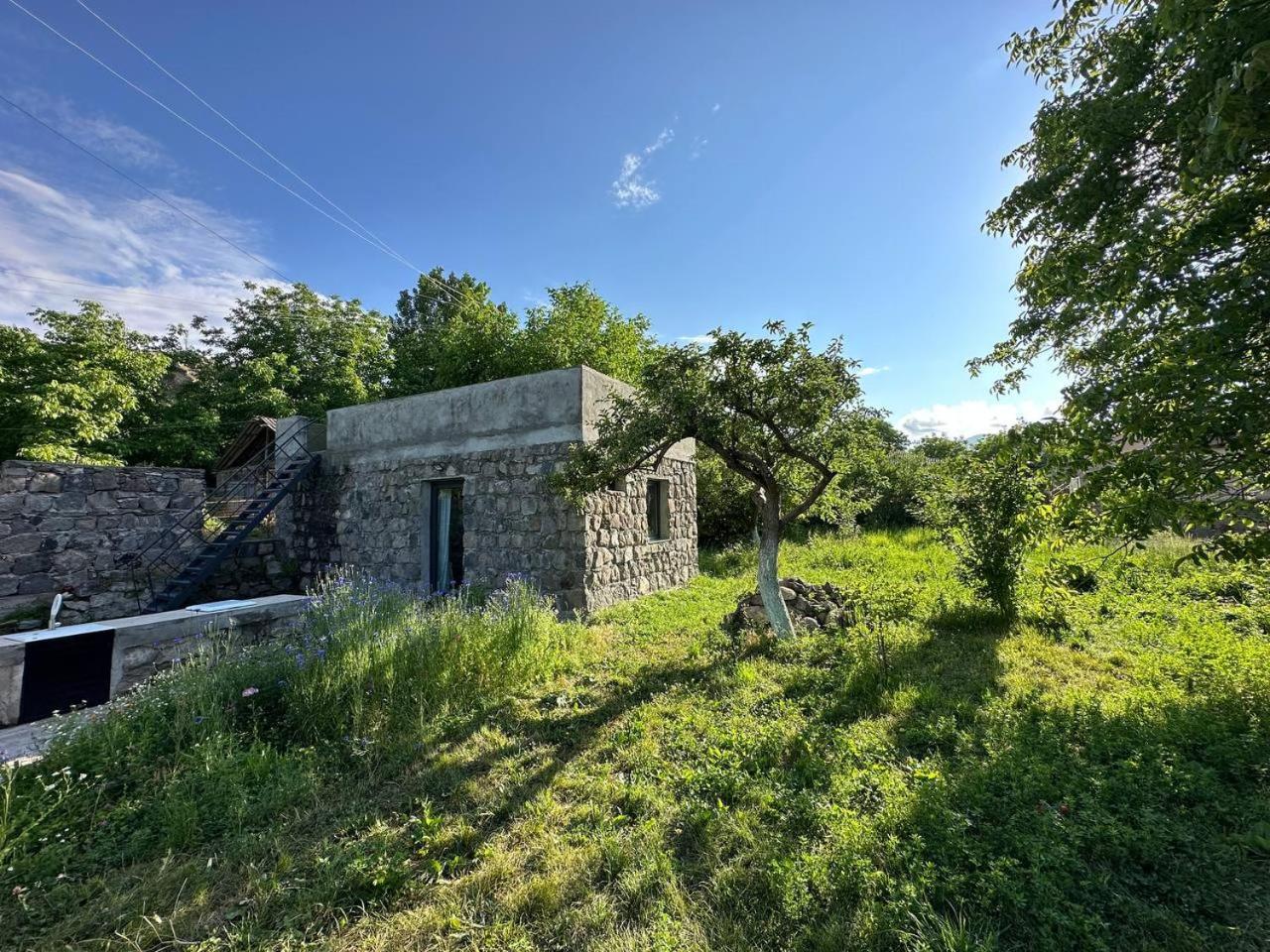 Zove Rural Cottage With Garden Views K'arashamb Luaran gambar