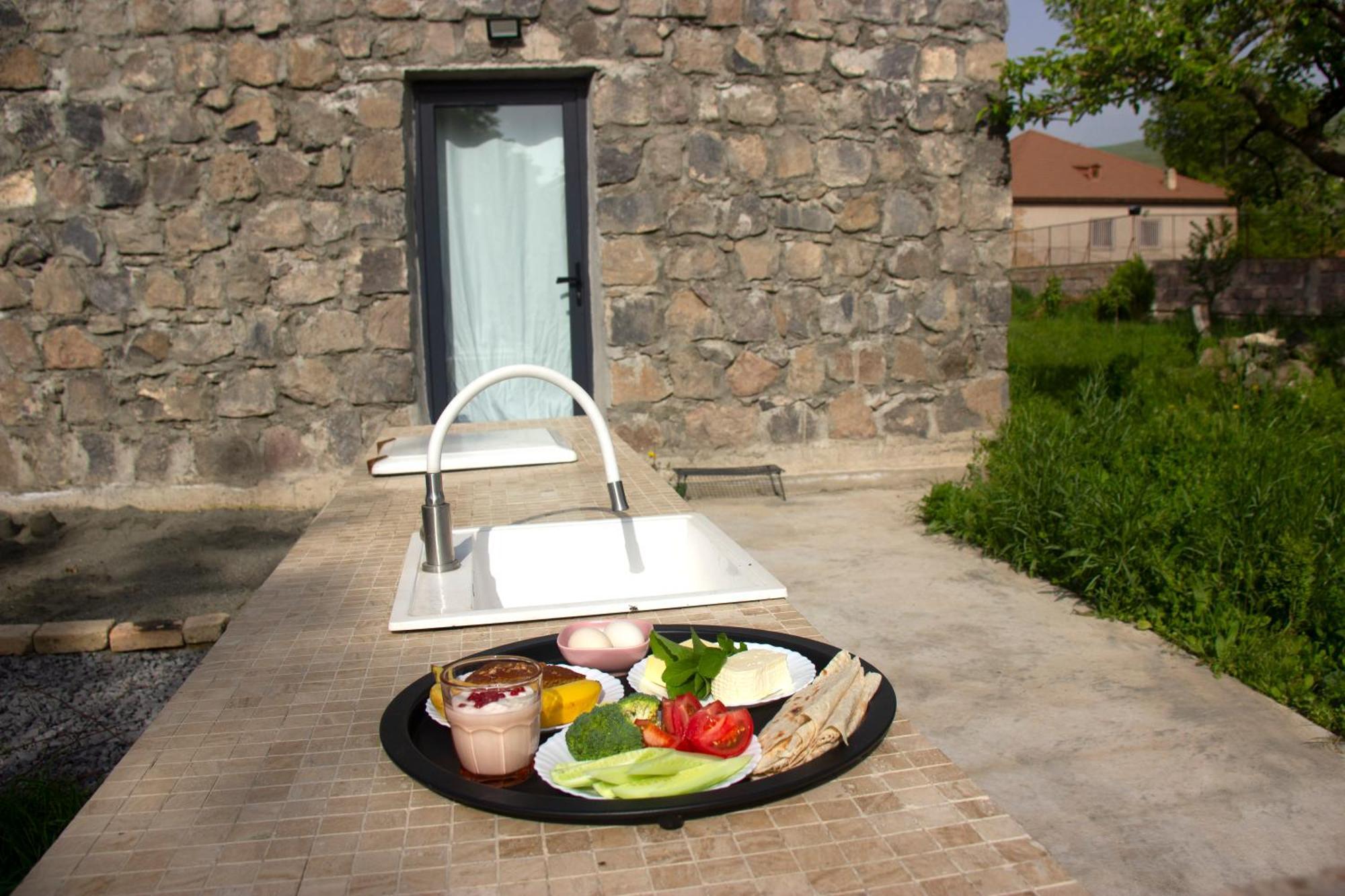 Zove Rural Cottage With Garden Views K'arashamb Luaran gambar